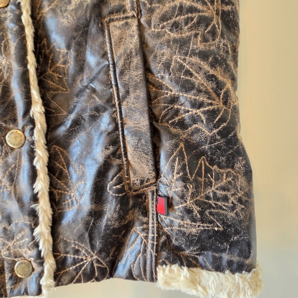 Woolrich Women's Faux Leather Leaf Print Distressed Sherpa Lined Vest Sz Medium - Picture 6 of 14